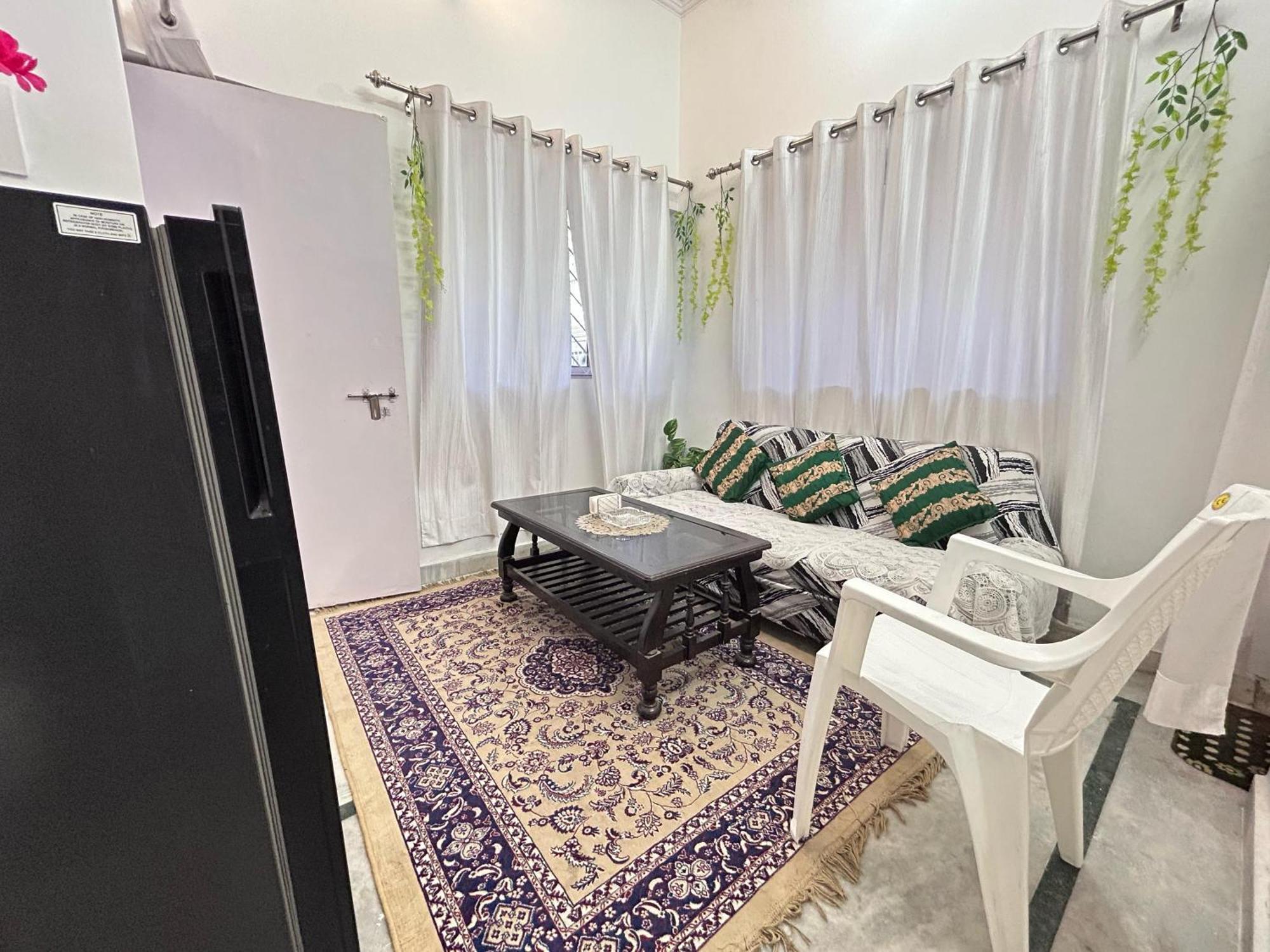 Private Cozy In A ! Guest house Lucknow