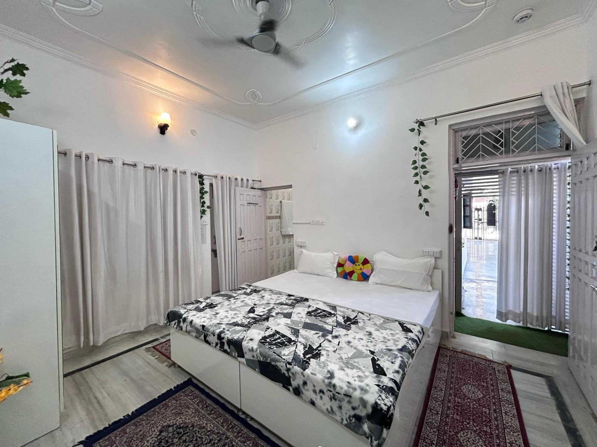 Private Cozy In A ! Guest house Lucknow