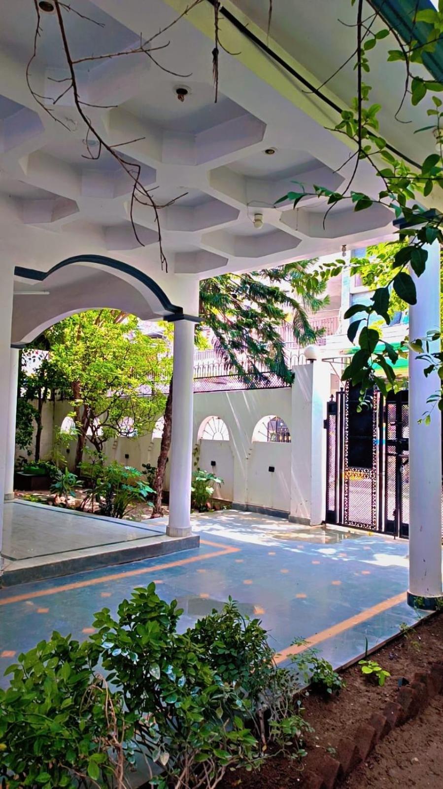 Private Cozy In A ! Lucknow